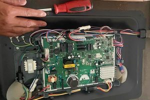 thay bo mach tu lanh hitachi 2