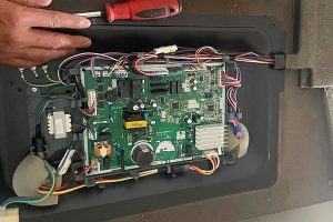 Dịch vụ sửa chữa, thay bo mạch tủ lạnh Hitachi 6 cánh nội địa 1 Sữa chữa bo mạch tủ lạnh Hitachi 6 cánh nội địa